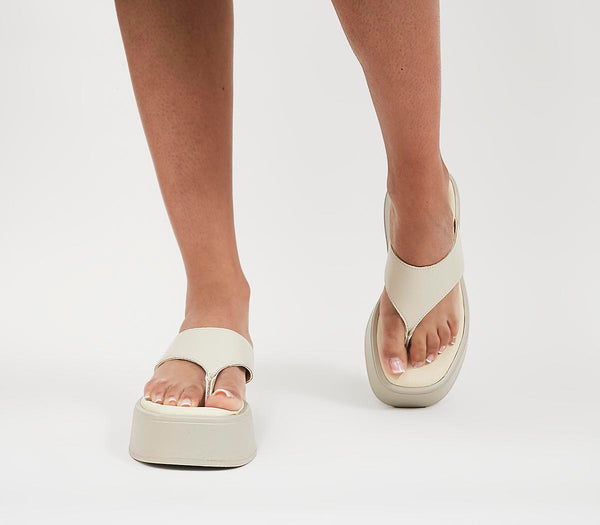 Womens Vagabond Shoemakers Courtney Toe Thong 2 Off White Uk Size 3