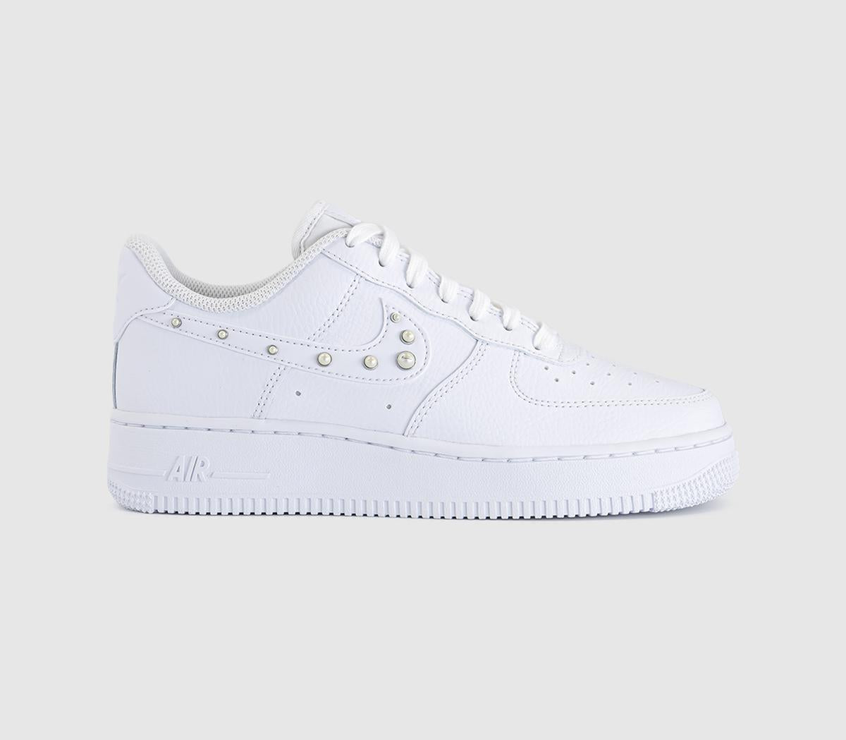 Nike Air Force 1 07 Trainers White White White Metallic Silver