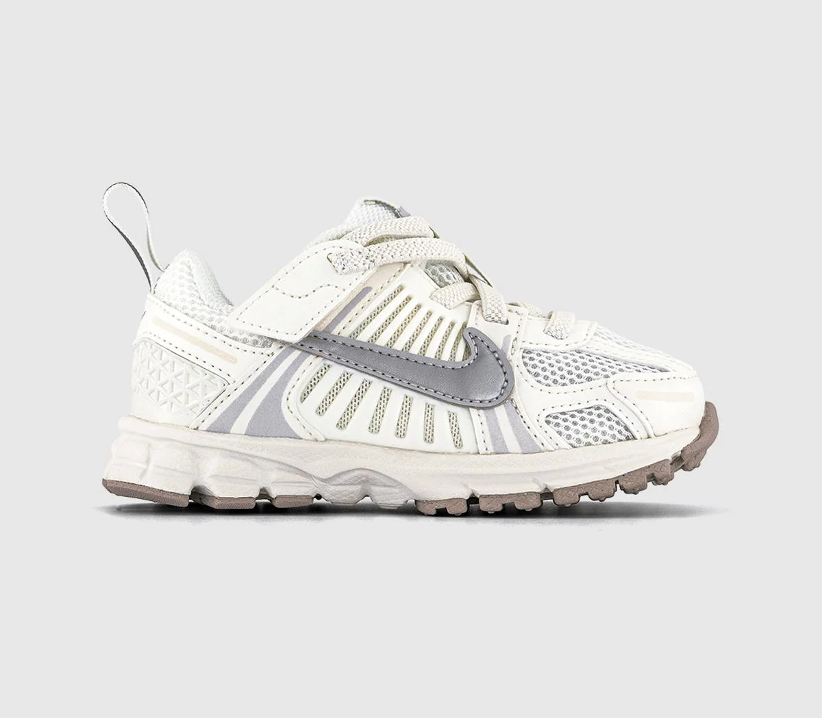 Kids Nike Vomero Infant Trainers Sail Metallic Silvervast Grey UK Size 9.5 infant