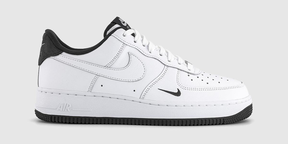 white shoes nike air force