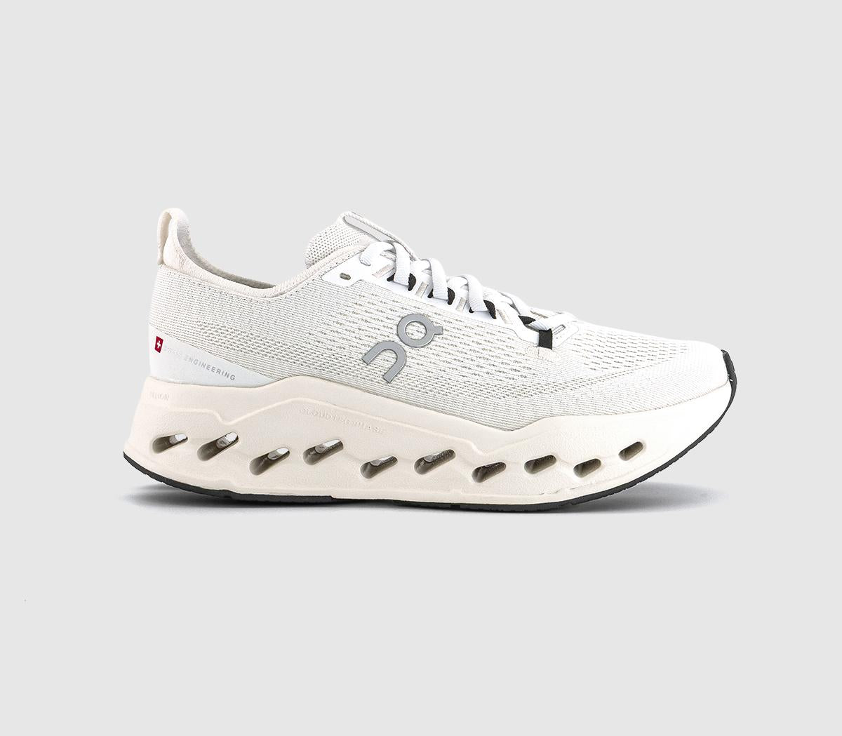 On Cloudsurfer Max Trainers White F