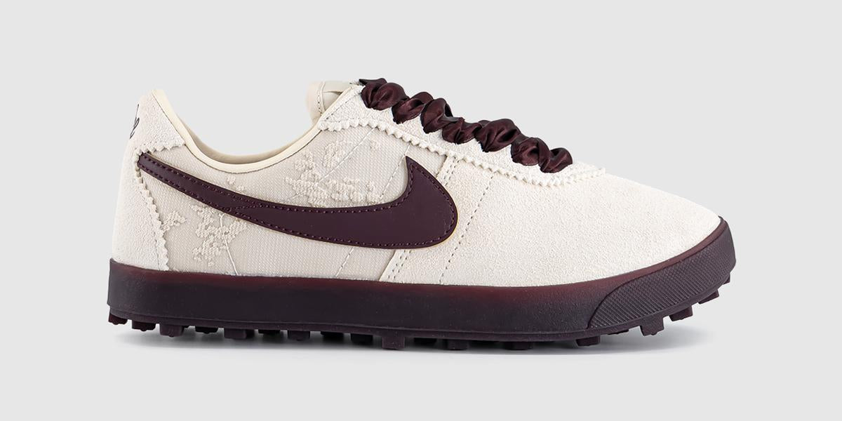 靴 NikeACGAirTerraAntarktikGORE-TEX BL Nike Astrograbber Trainers Light Cream Burgundy Crush Arctic