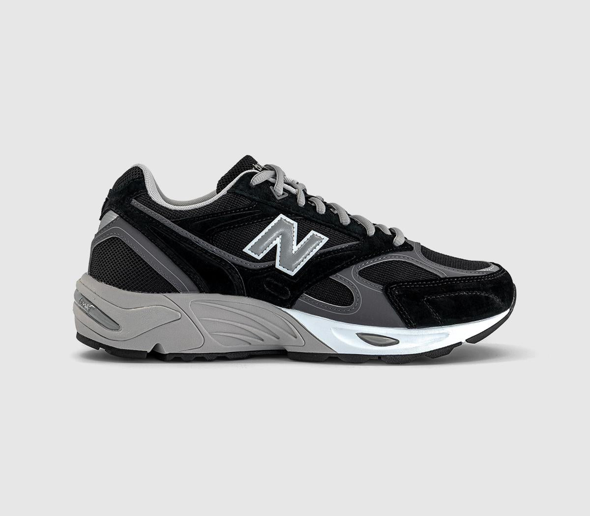 New Balance 880R Trainers Black Castlerock